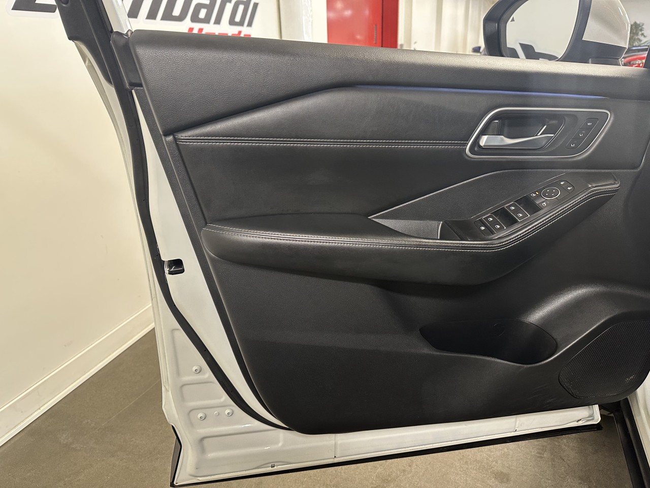 2024 Nissan Rogue - Image 11