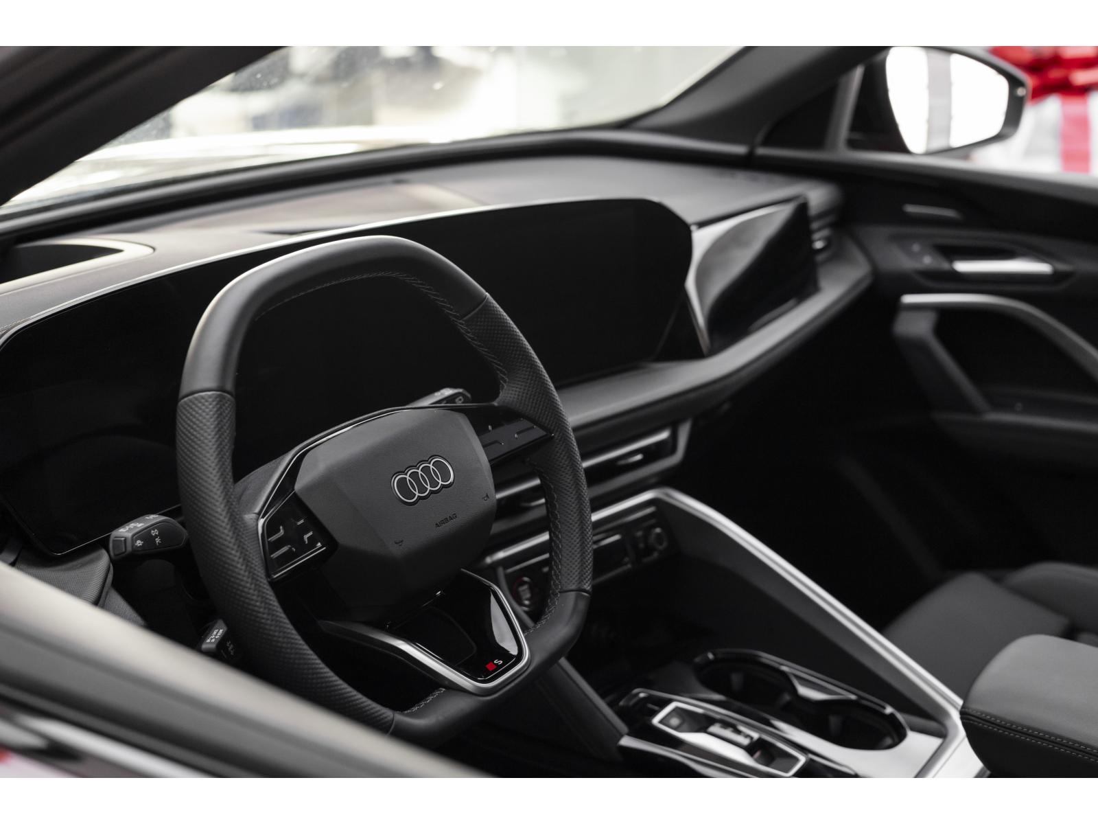 2025 Audi SQ5 - Image 16