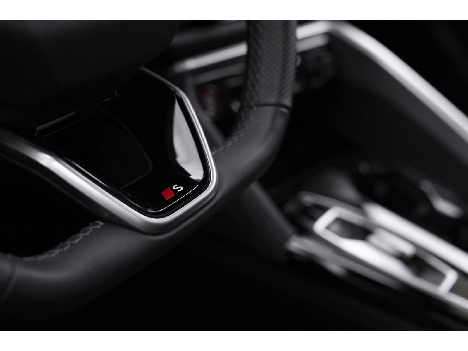 2025 Audi SQ5 - Image 17