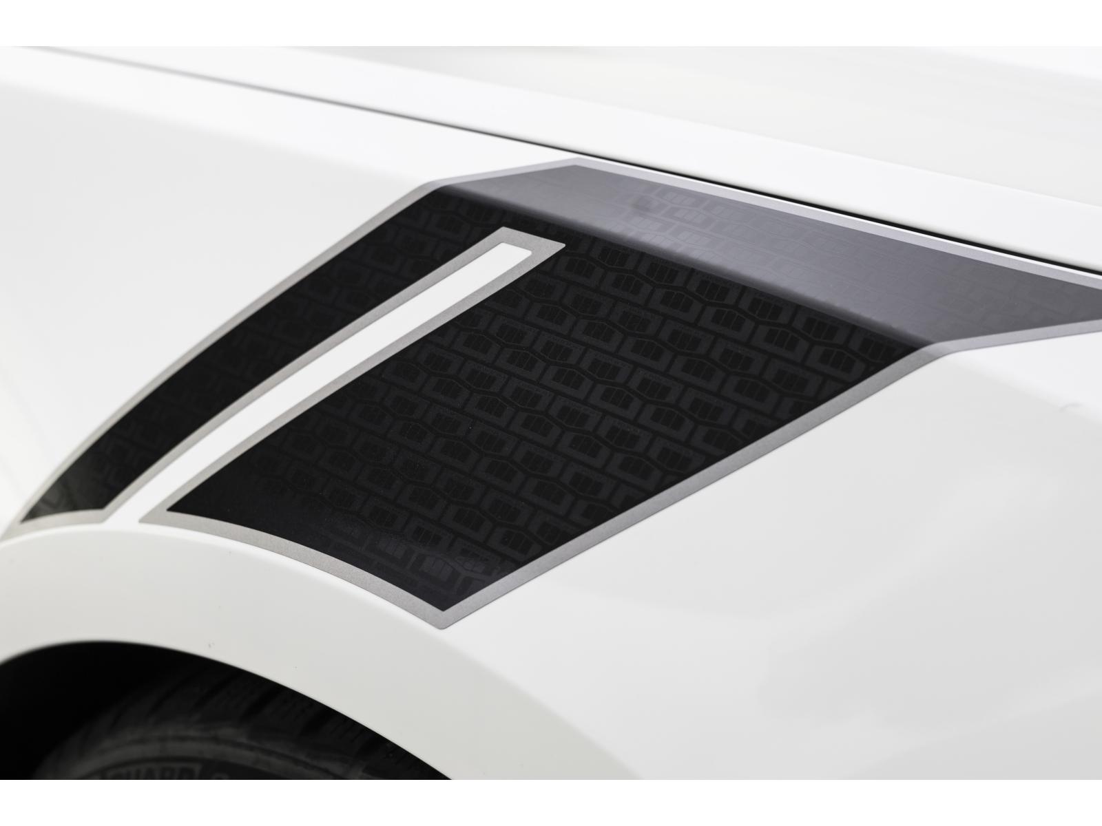 2023 Chevrolet Camaro - Image 9