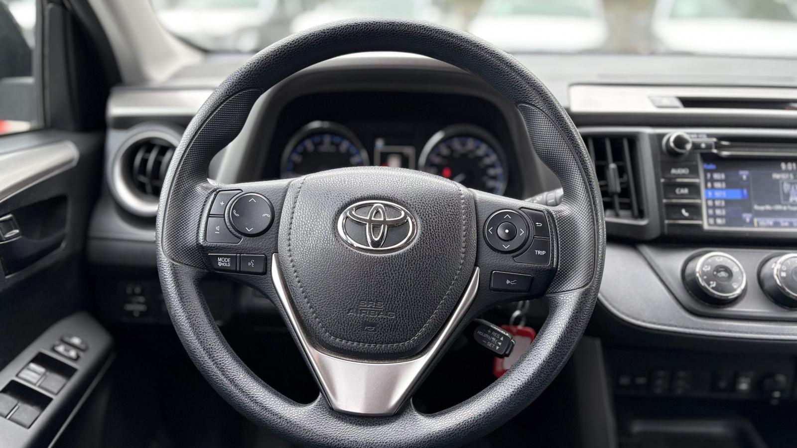 2017 Toyota RAV4 - Image 7