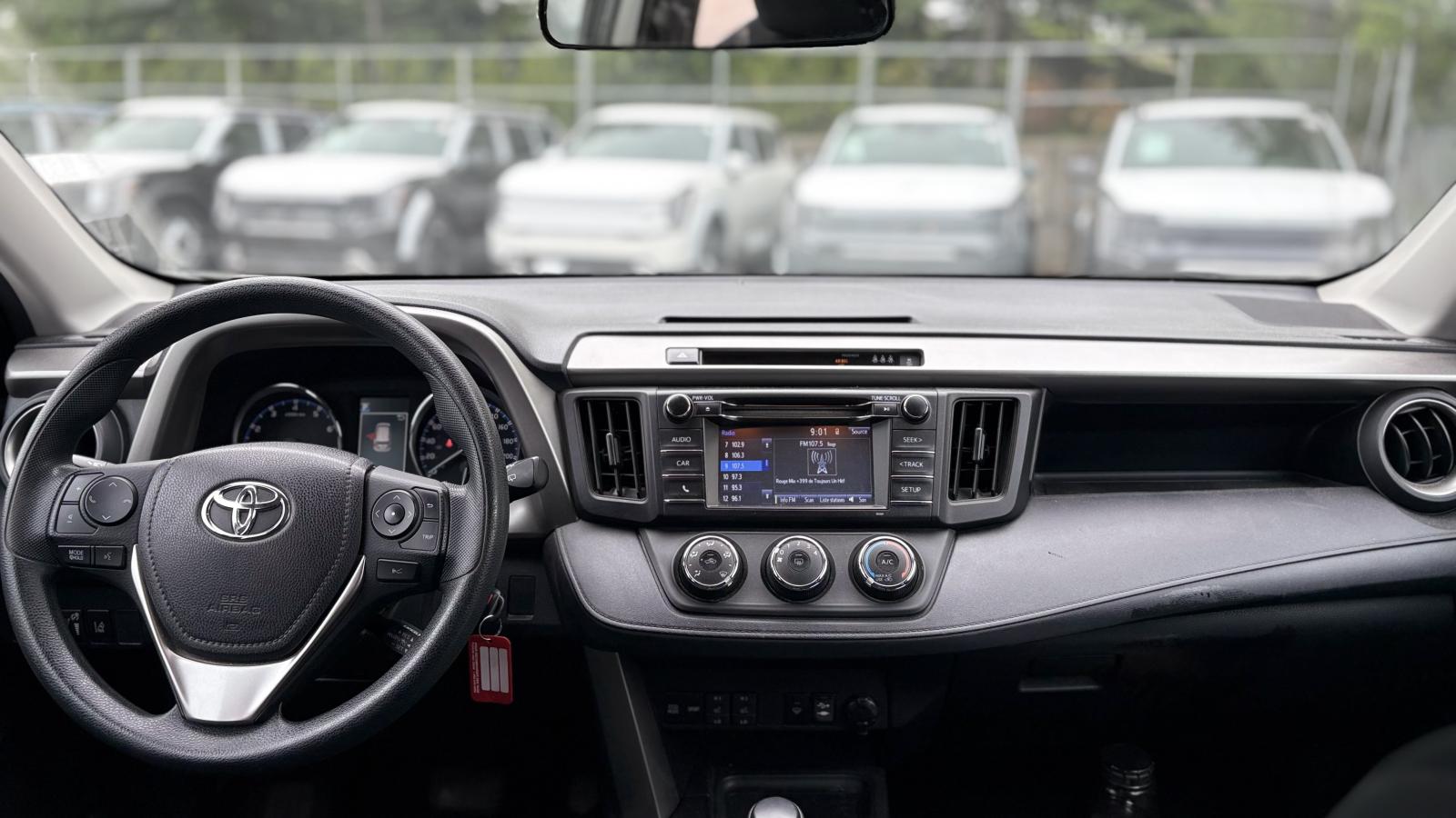2017 Toyota RAV4 - Image 8