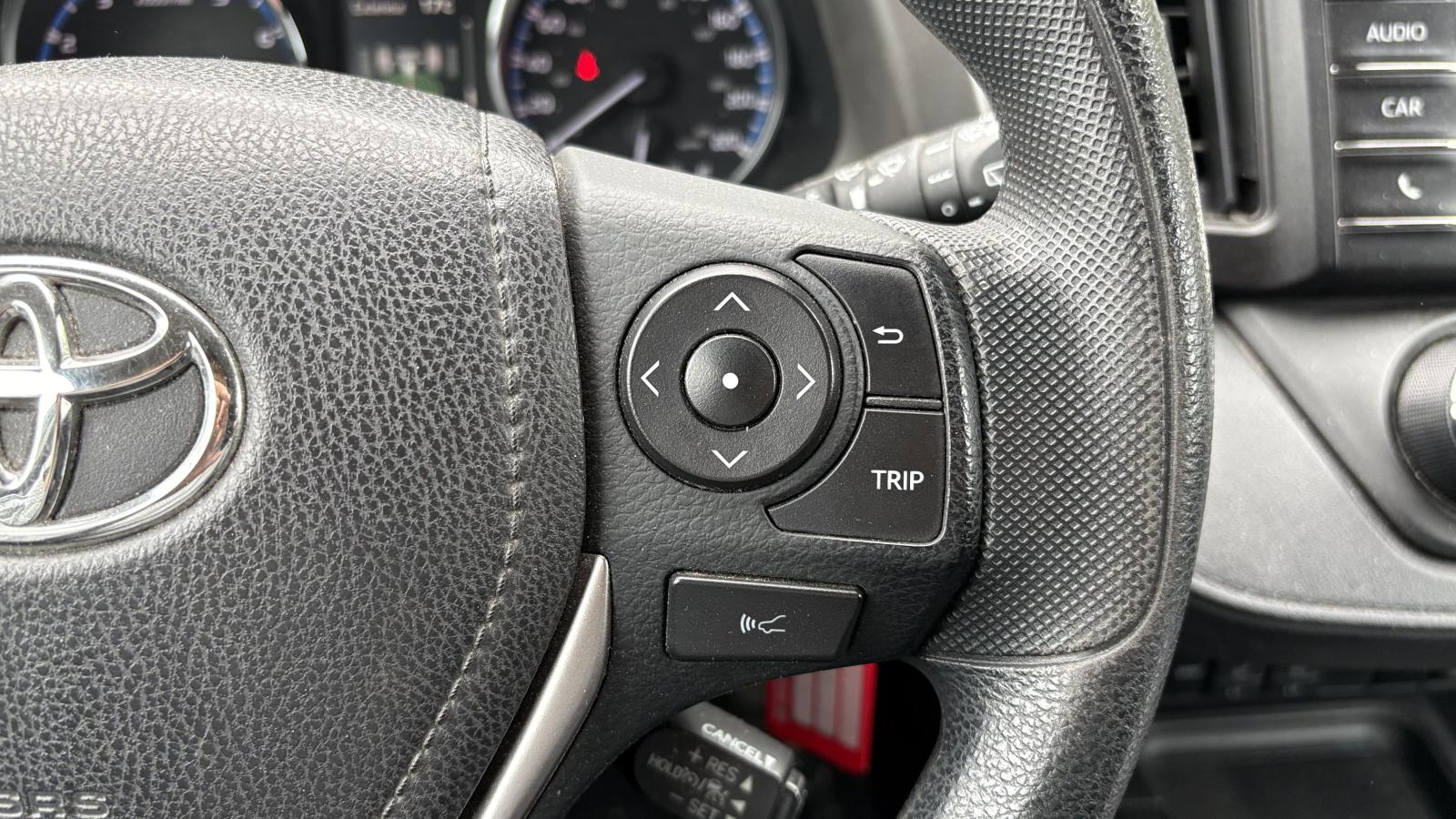 2017 Toyota RAV4 - Image 16