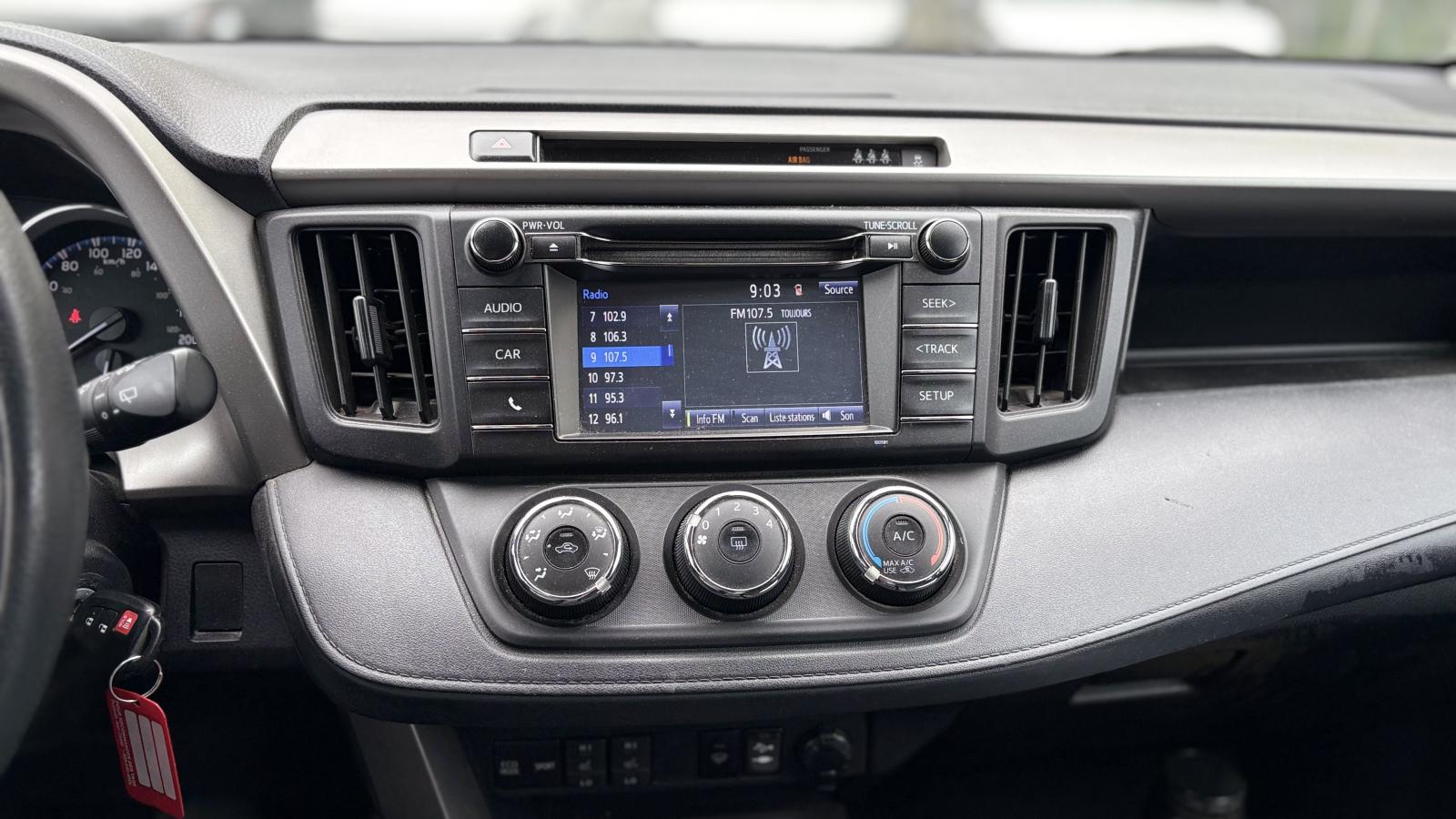 2017 Toyota RAV4 - Image 18