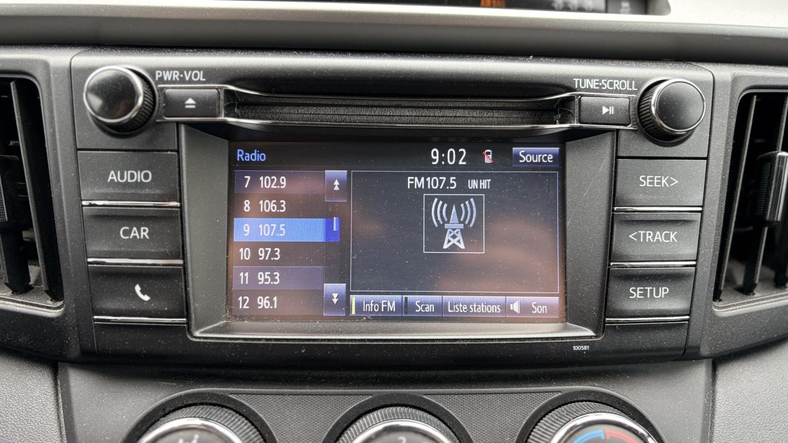 2017 Toyota RAV4 - Image 19