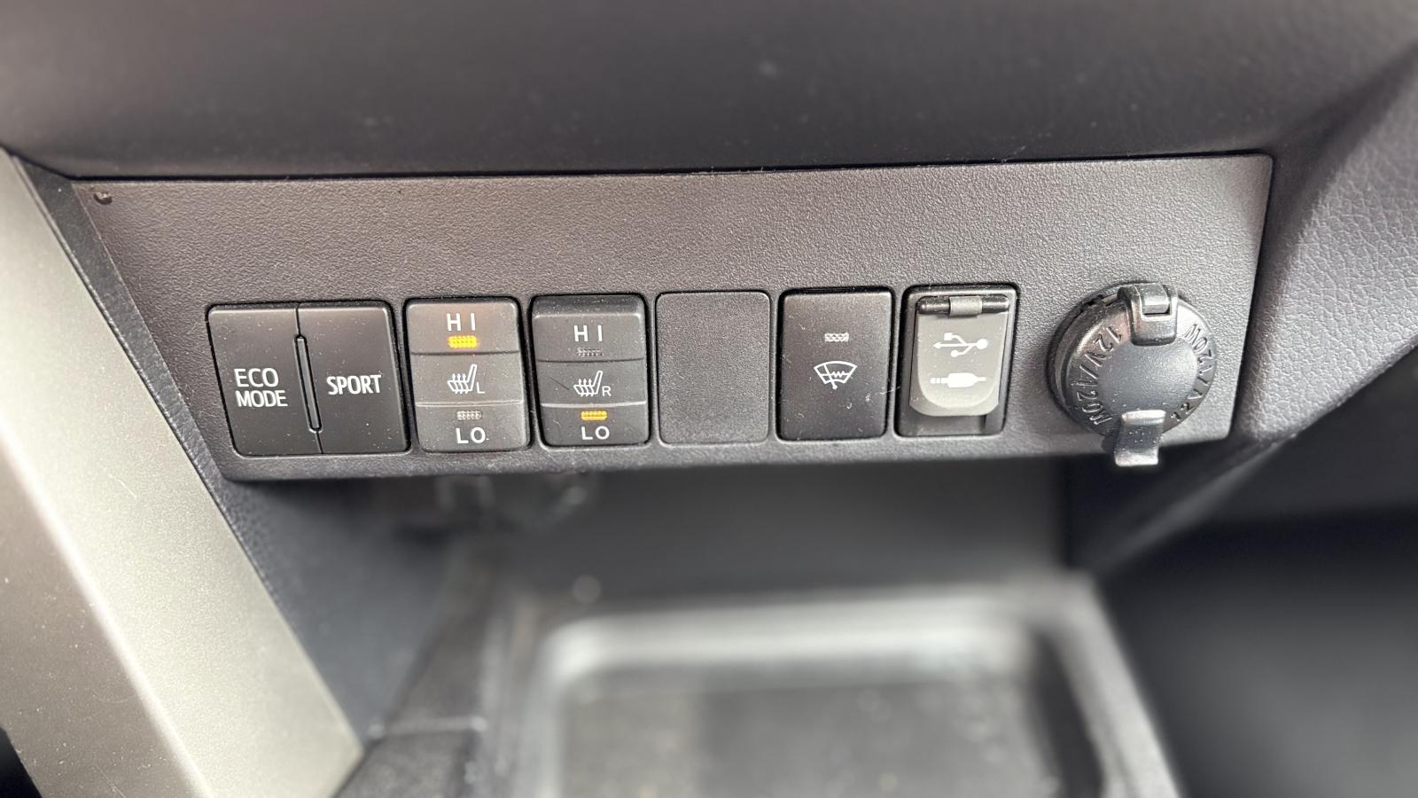 2017 Toyota RAV4 - Image 25