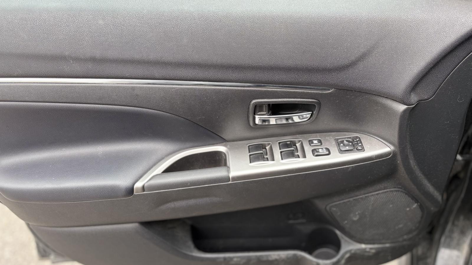 2022 Mitsubishi RVR - Image 13