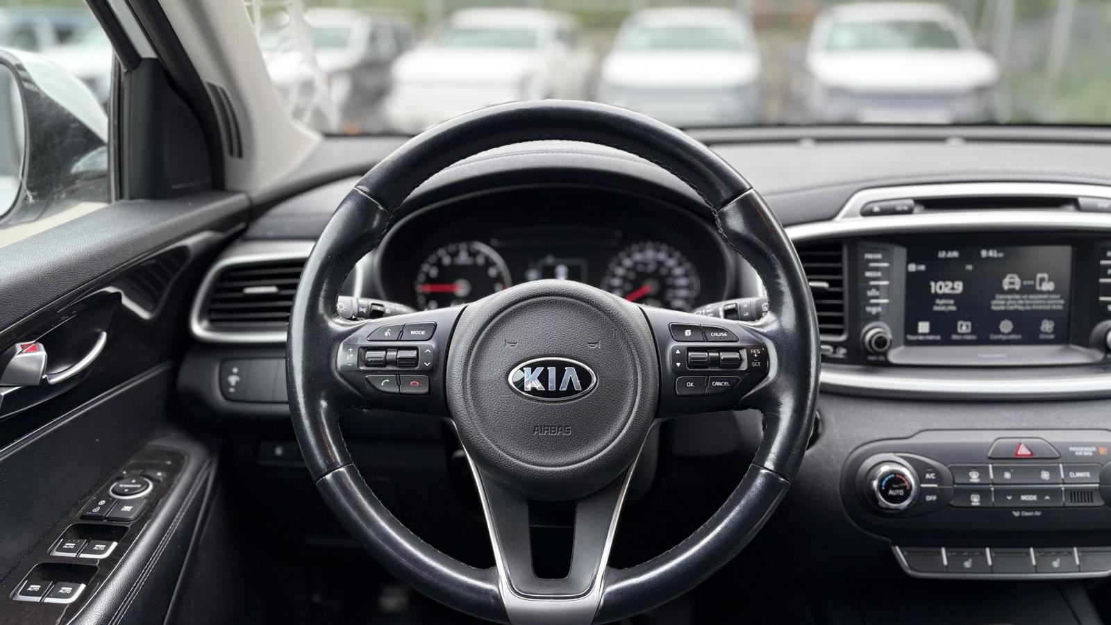 2017 Kia Sorento - Image 8