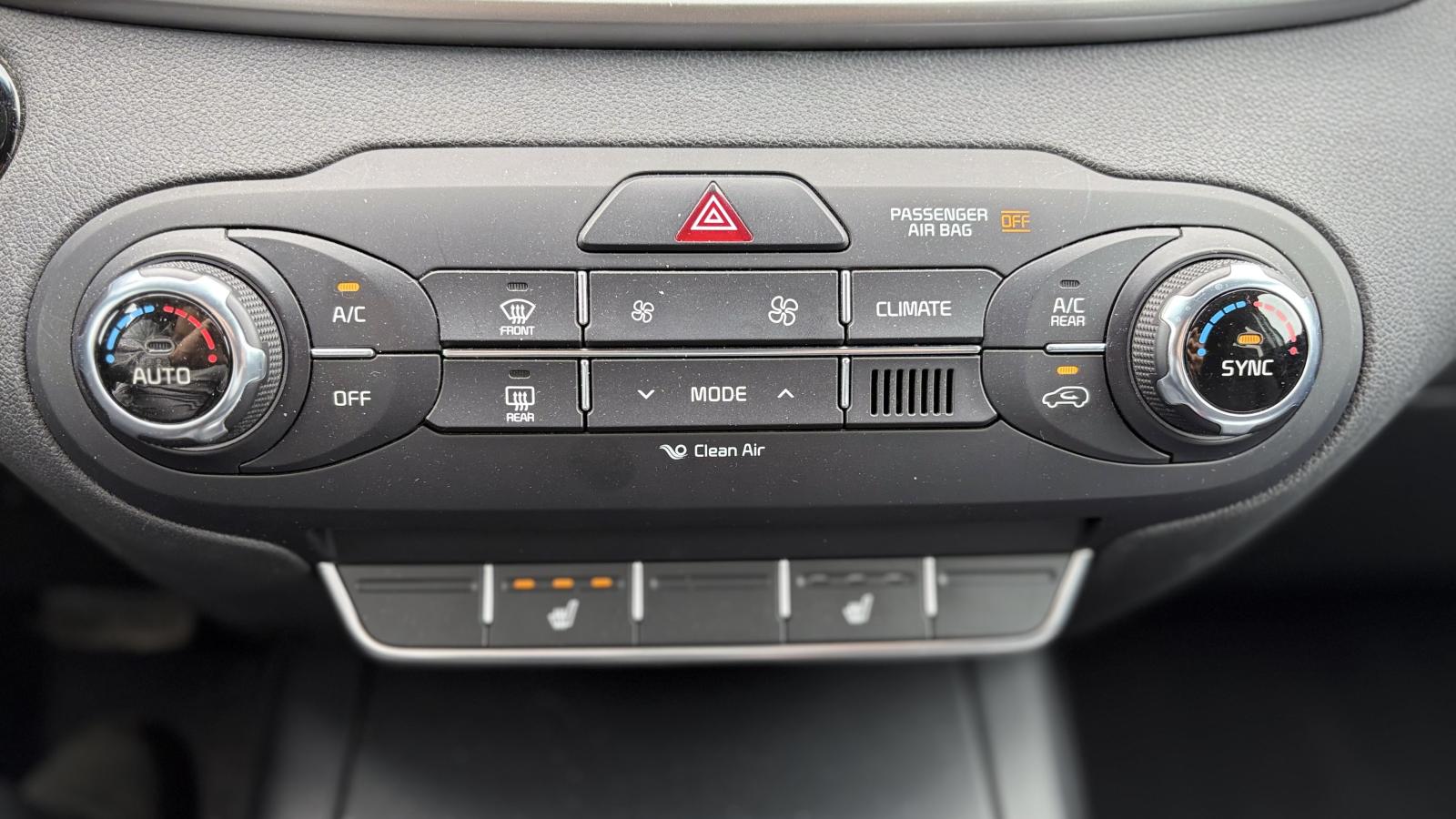 2017 Kia Sorento - Image 23