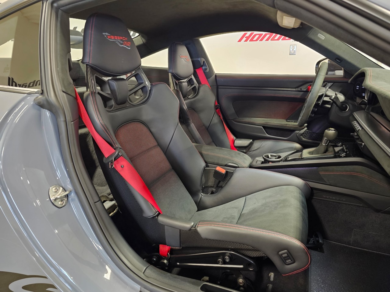 2024 Porsche 911 - Image 9