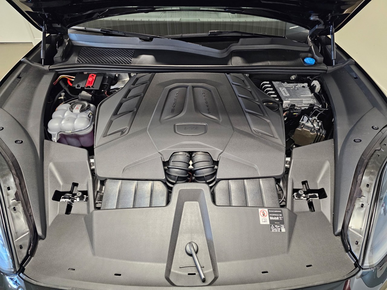 2026 Porsche Cayenne - Image 18