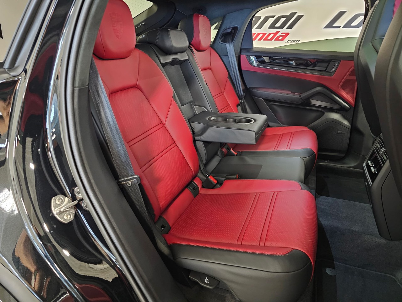 2026 Porsche Cayenne - Image 32
