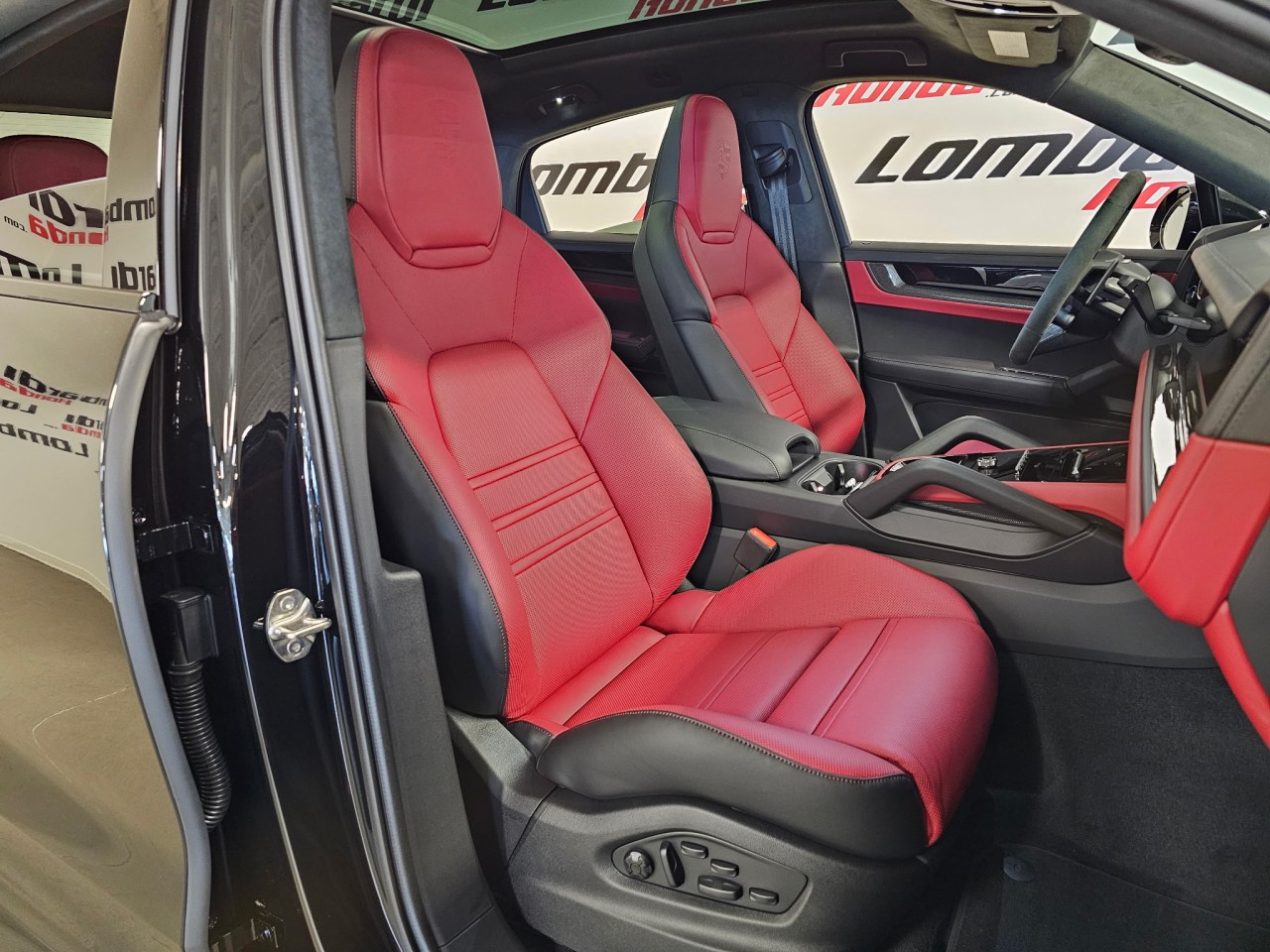 2026 Porsche Cayenne - Image 34