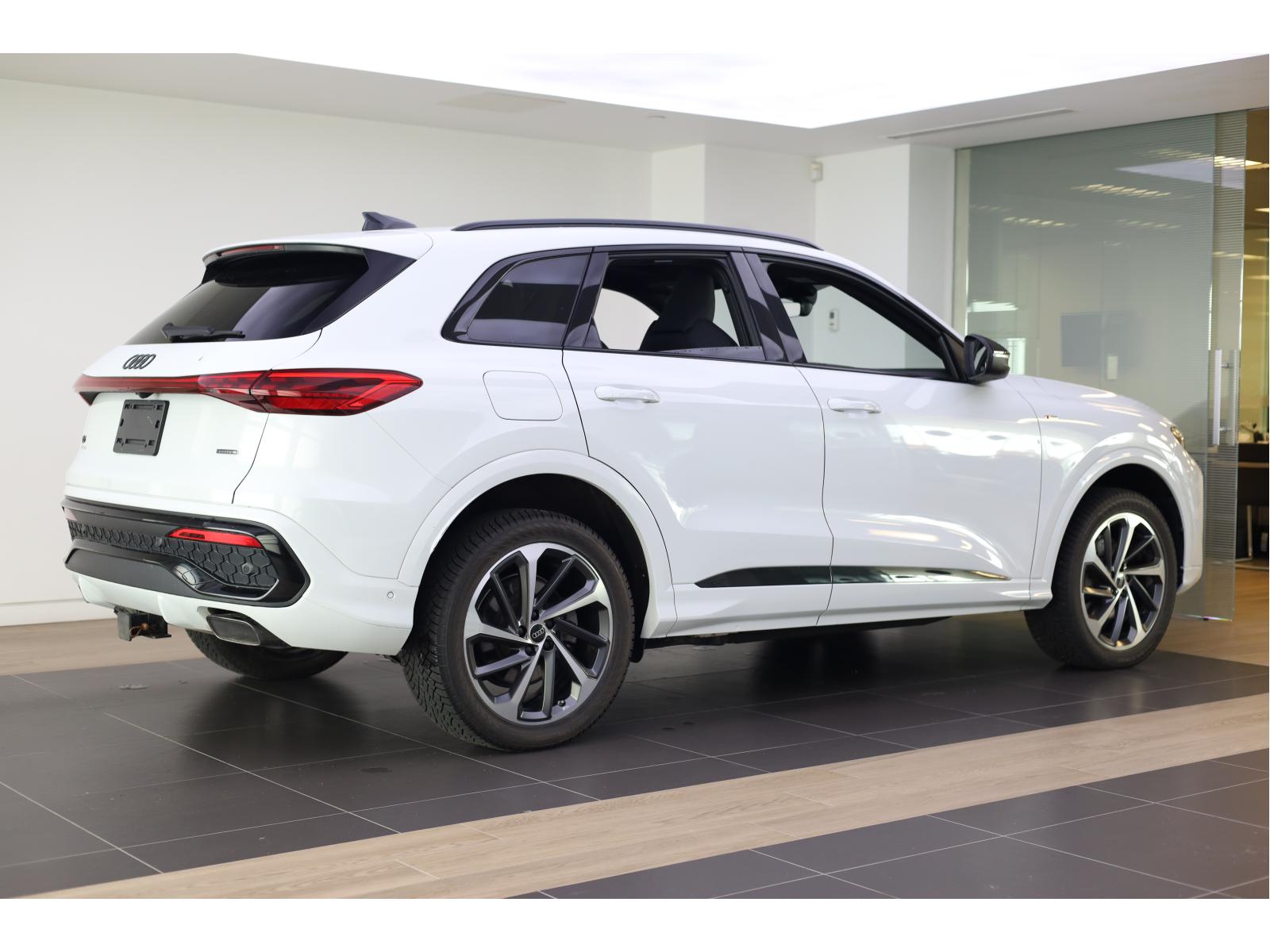 2025 Audi Q5 - Image 7