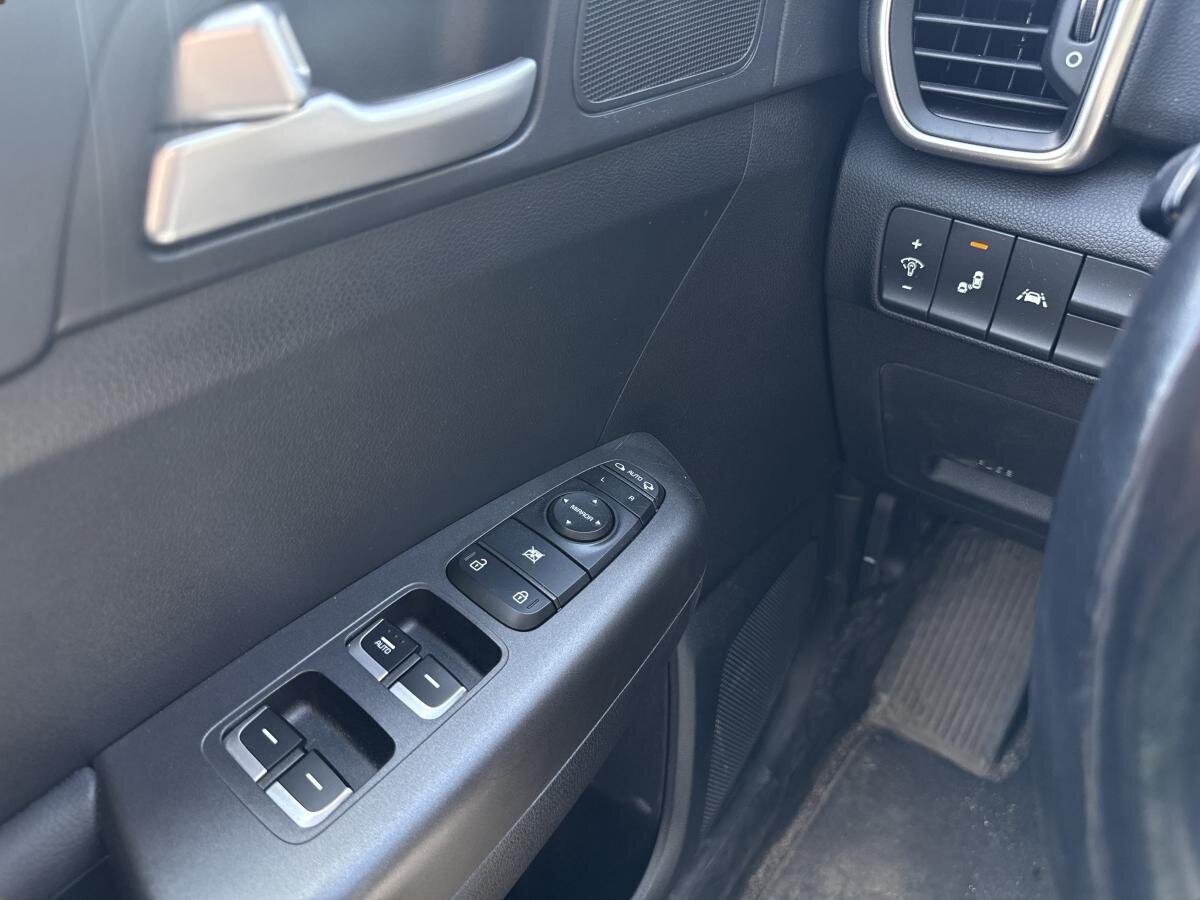 2022 Kia Sportage - Image 19