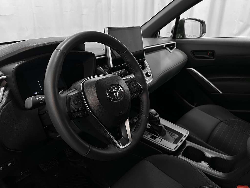2026 Toyota Corolla Cross - Image 8