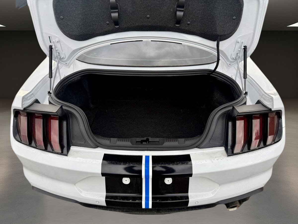 2022 Ford Mustang - Image 9