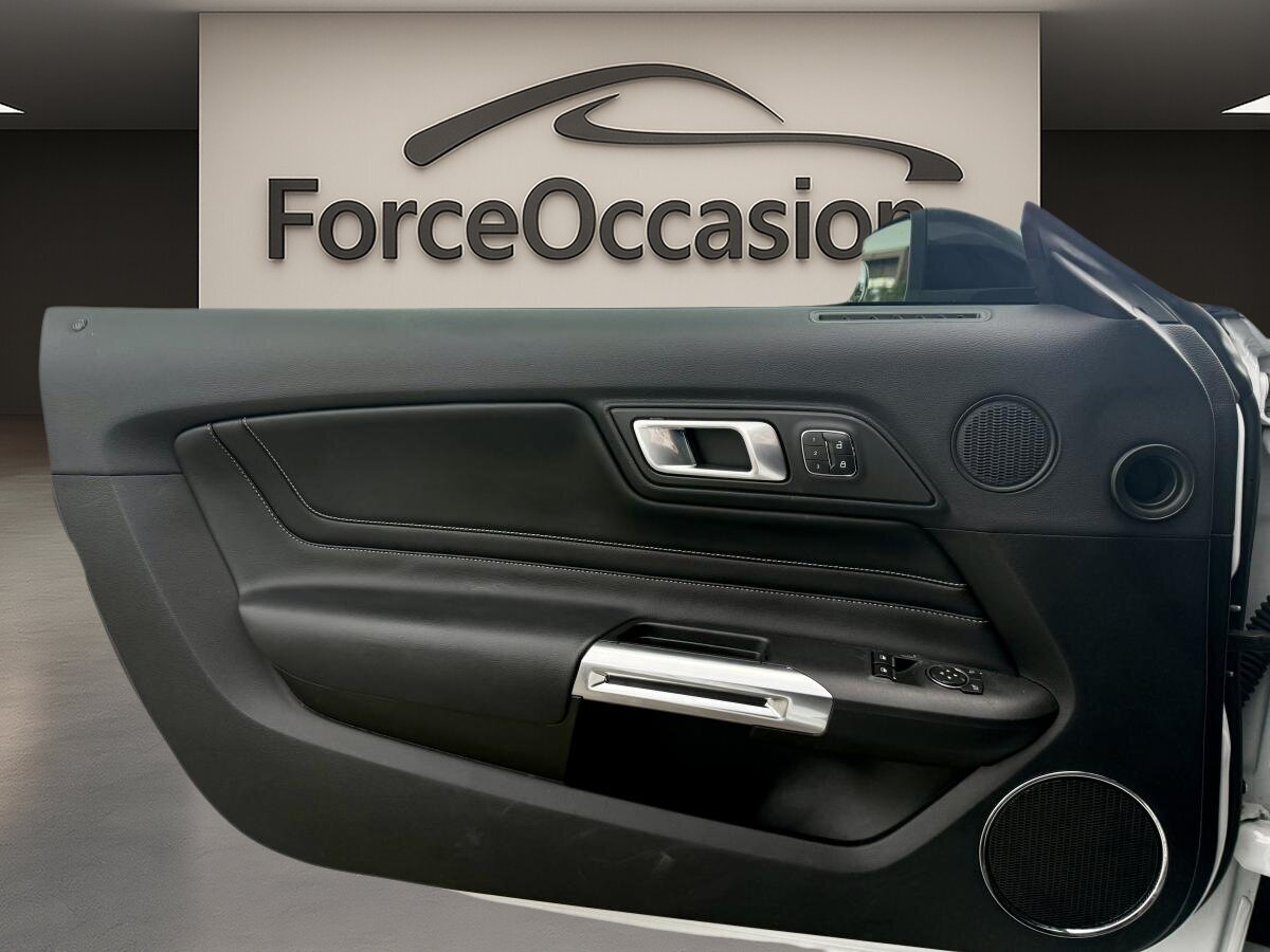 2022 Ford Mustang - Image 21