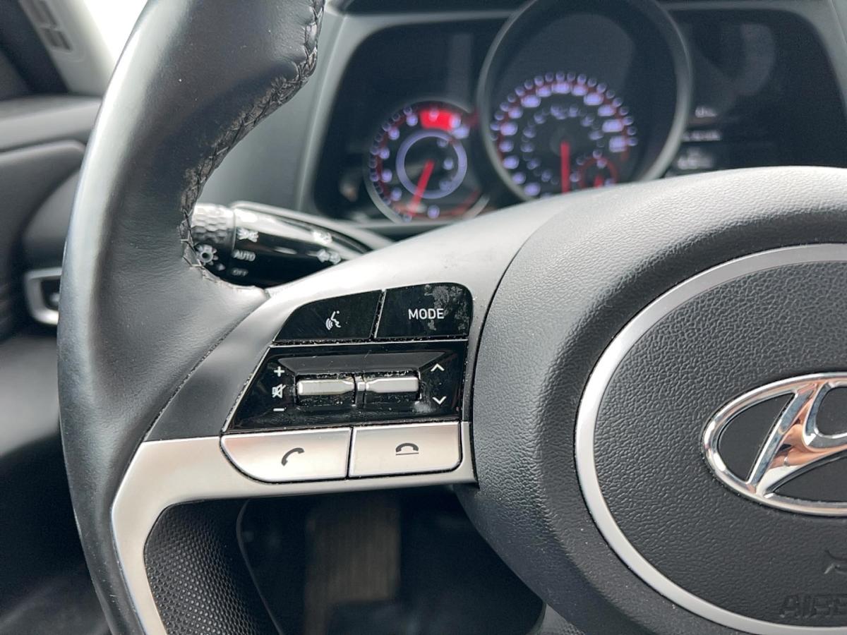 2023 Hyundai Elantra - Image 9