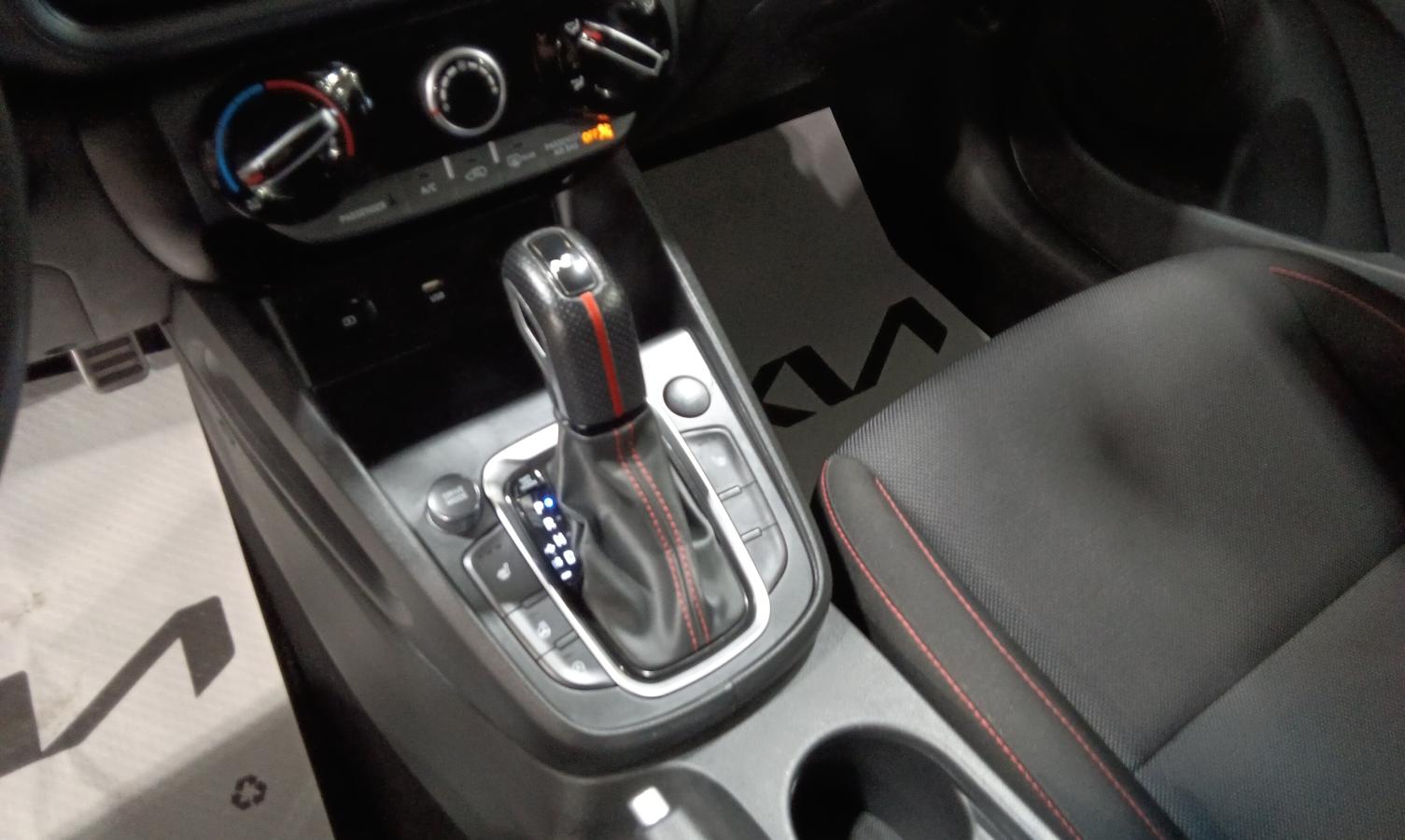 2022 Hyundai Kona - Image 15