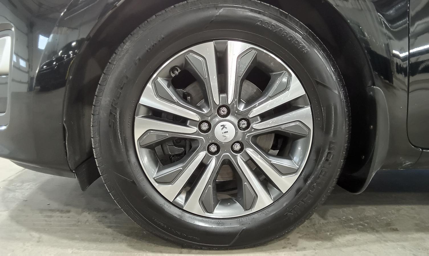 2019 Kia Sedona - Image 2