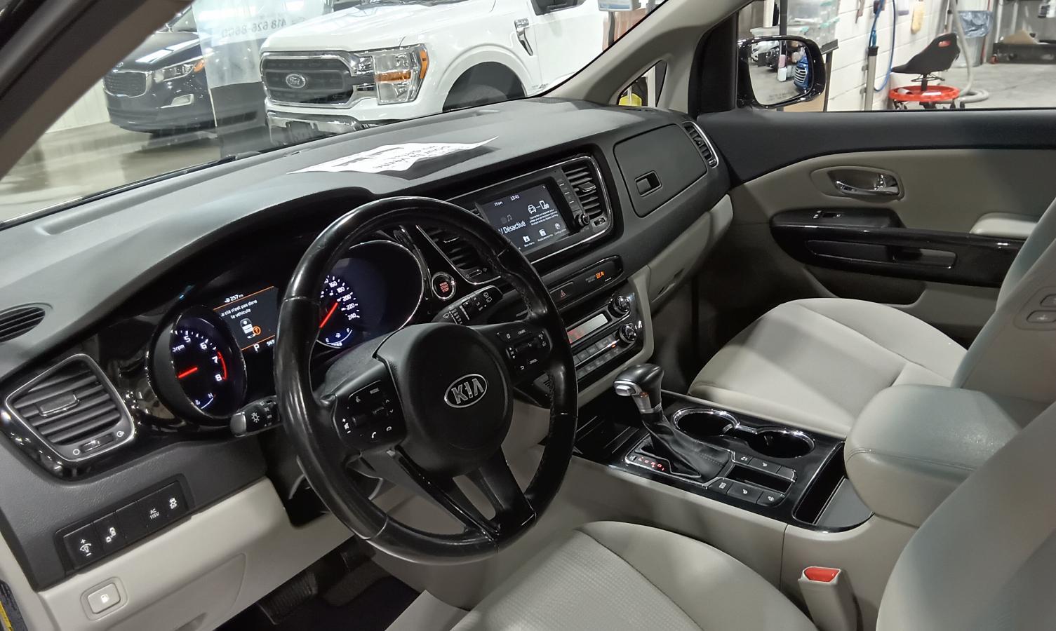 2019 Kia Sedona - Image 13