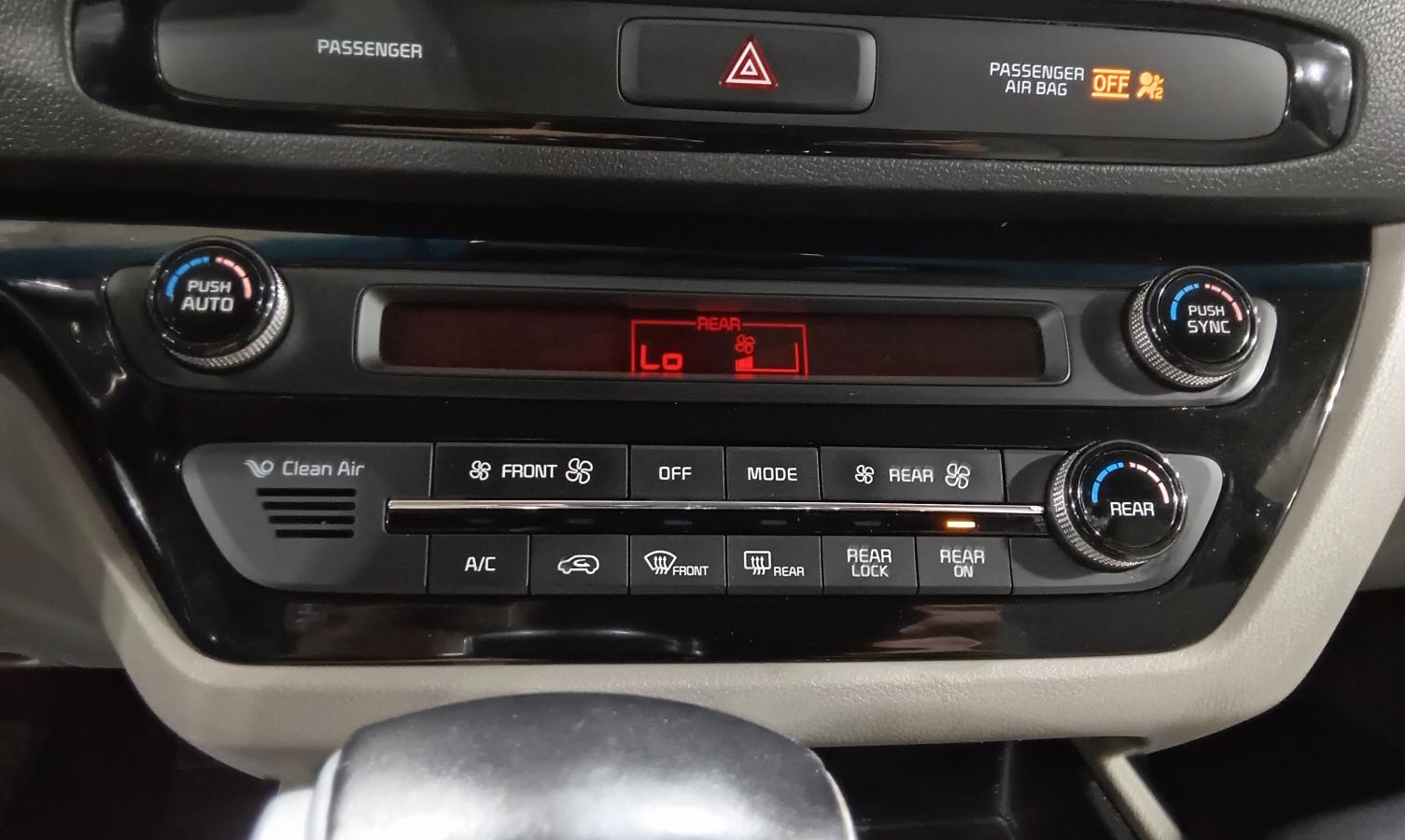 2019 Kia Sedona - Image 16