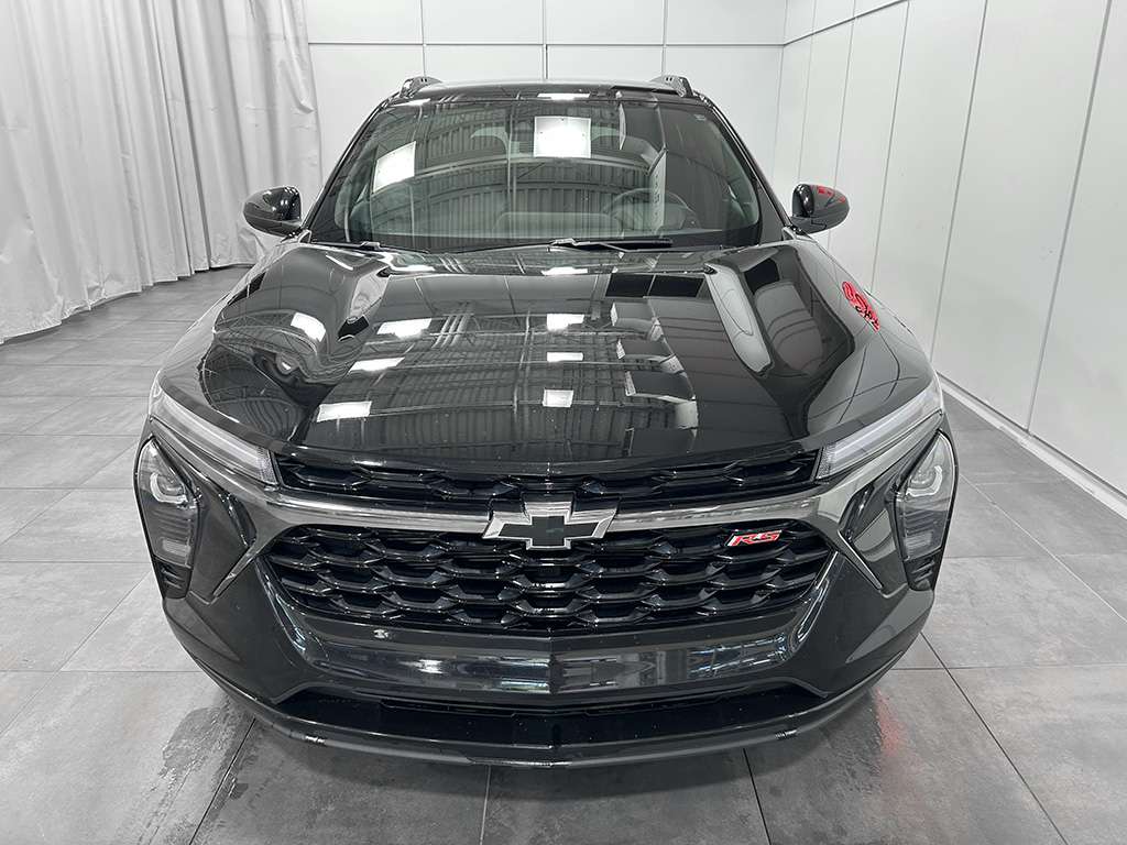 2025 Chevrolet Trax - Image 2