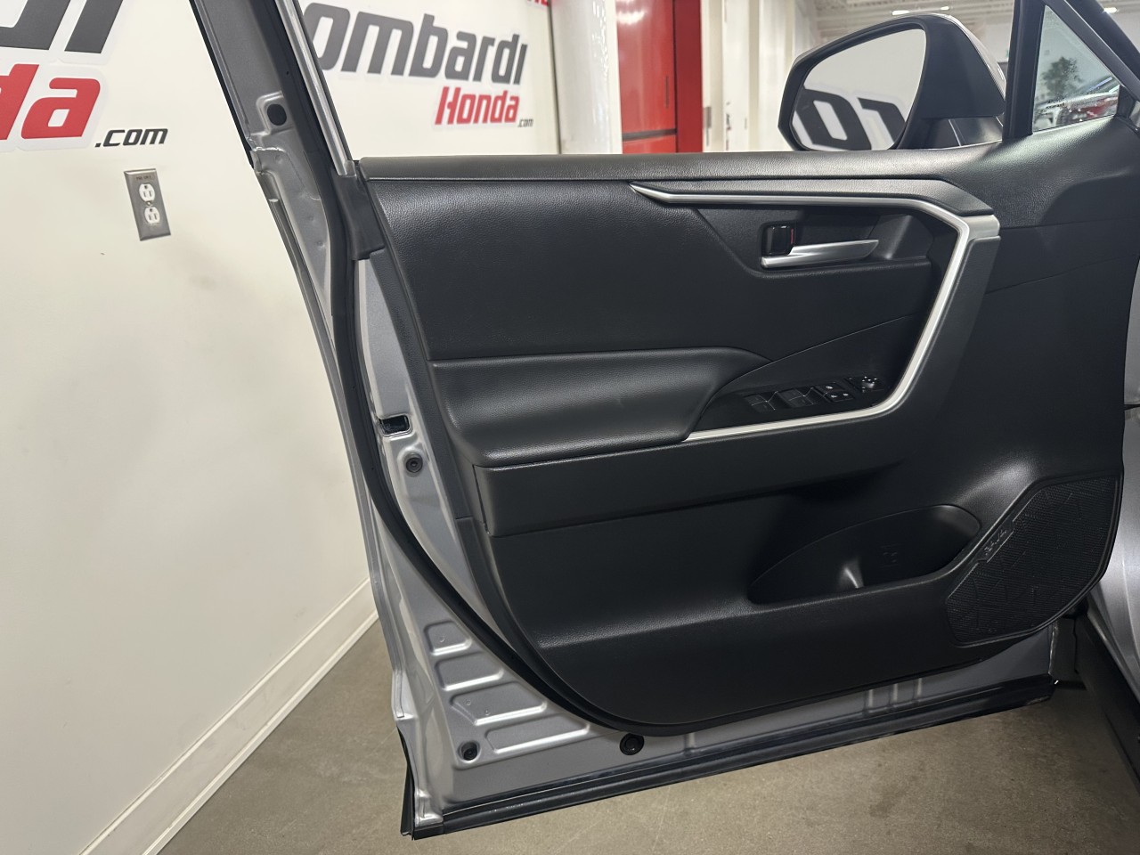 2023 Toyota RAV4 - Image 11