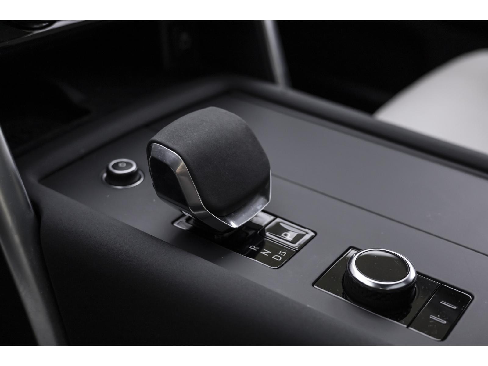 2023 Land Rover Rover - Image 20