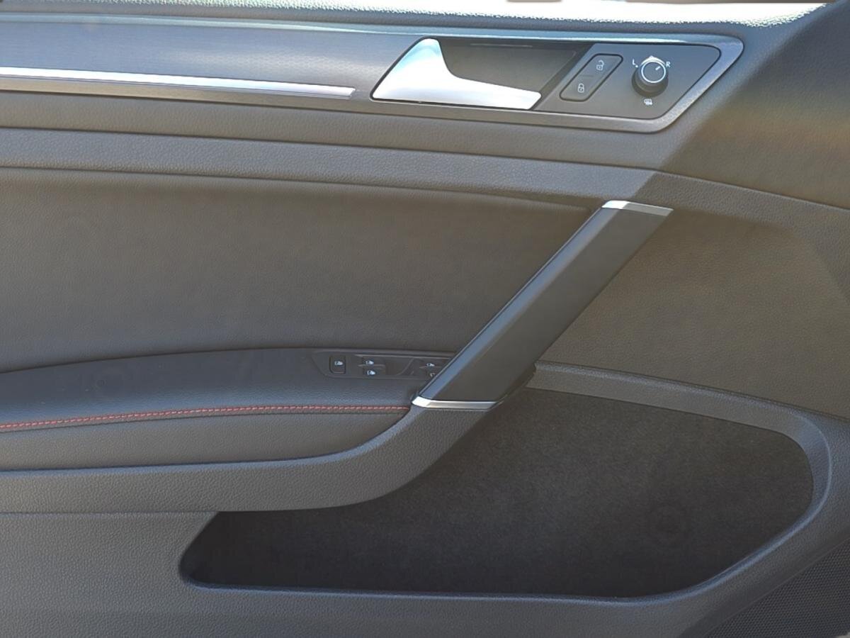2018 Volkswagen Golf GTI - Image 21
