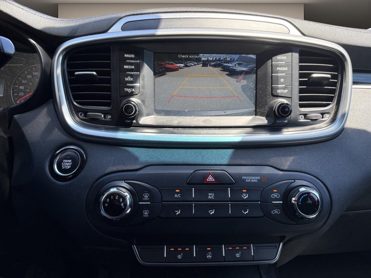 2019 Kia Sorento - Image 14