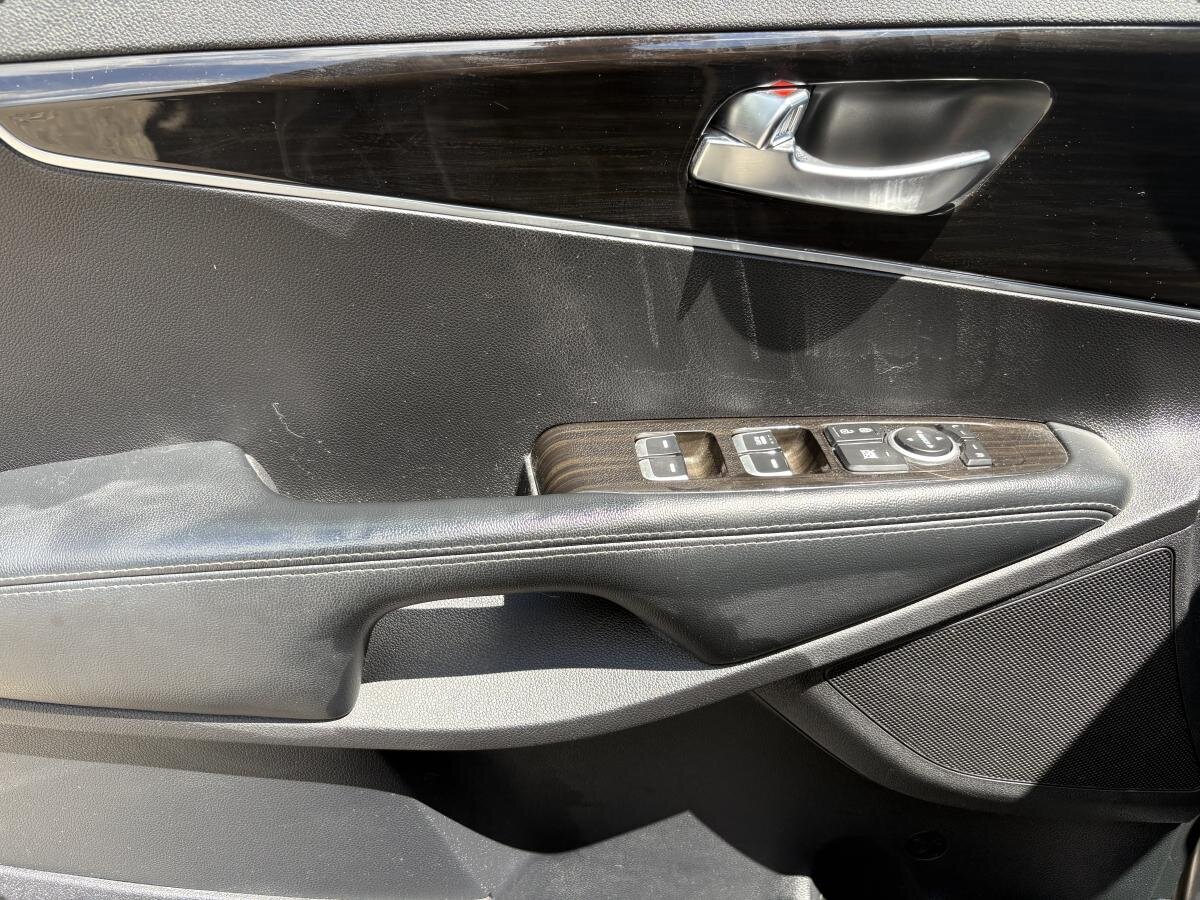 2019 Kia Sorento - Image 18