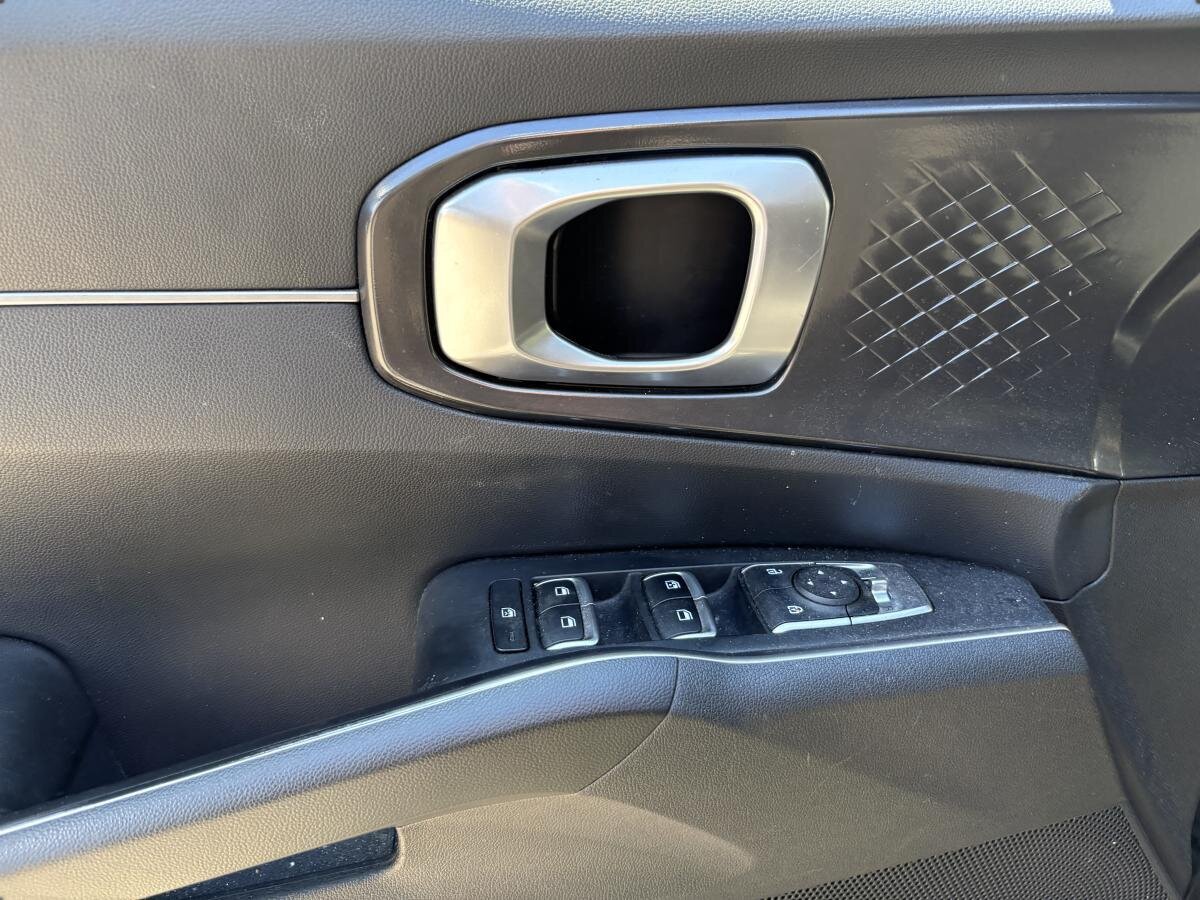 2022 Kia Sorento - Image 12