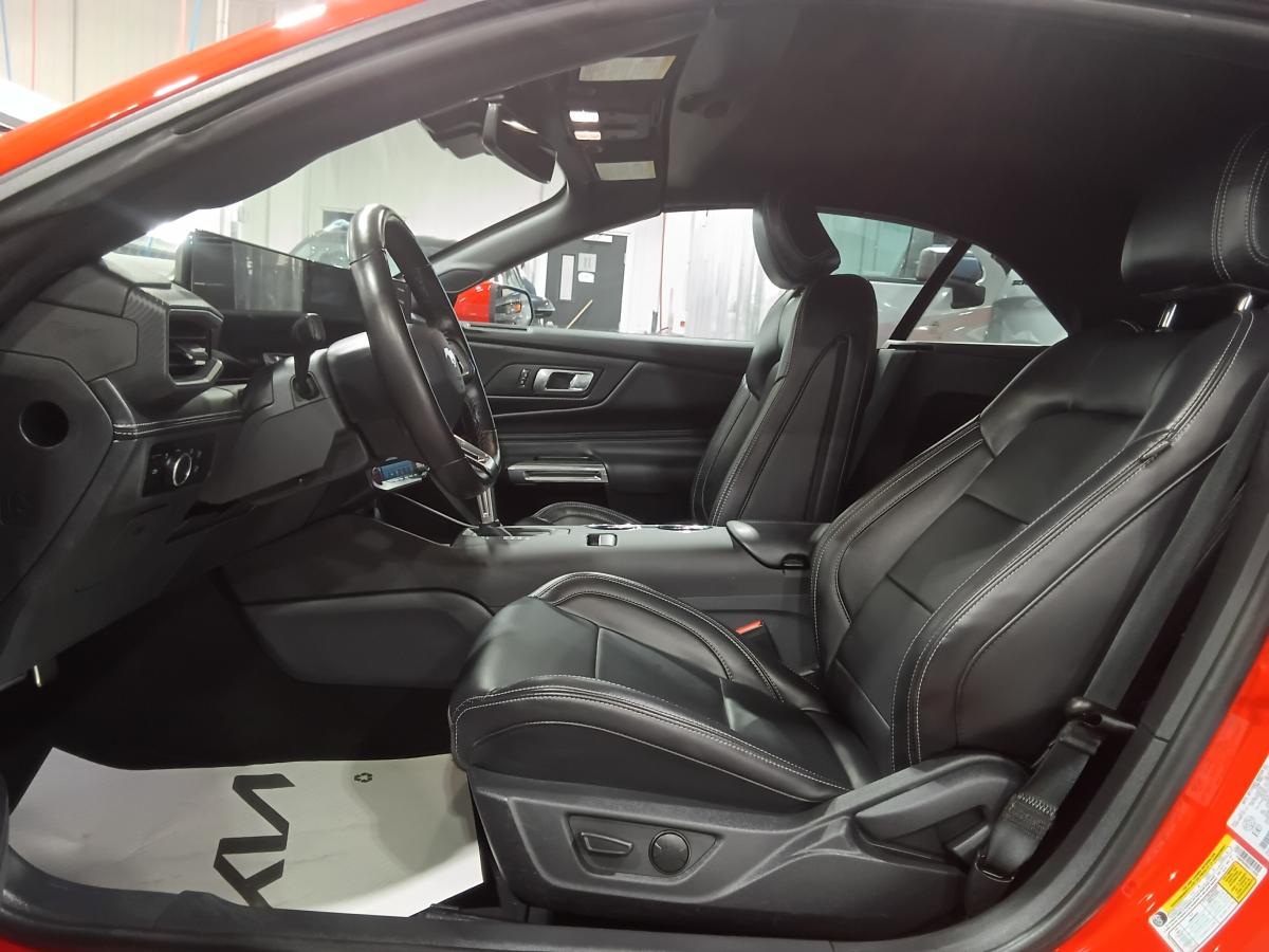 2025 Ford Mustang - Image 14