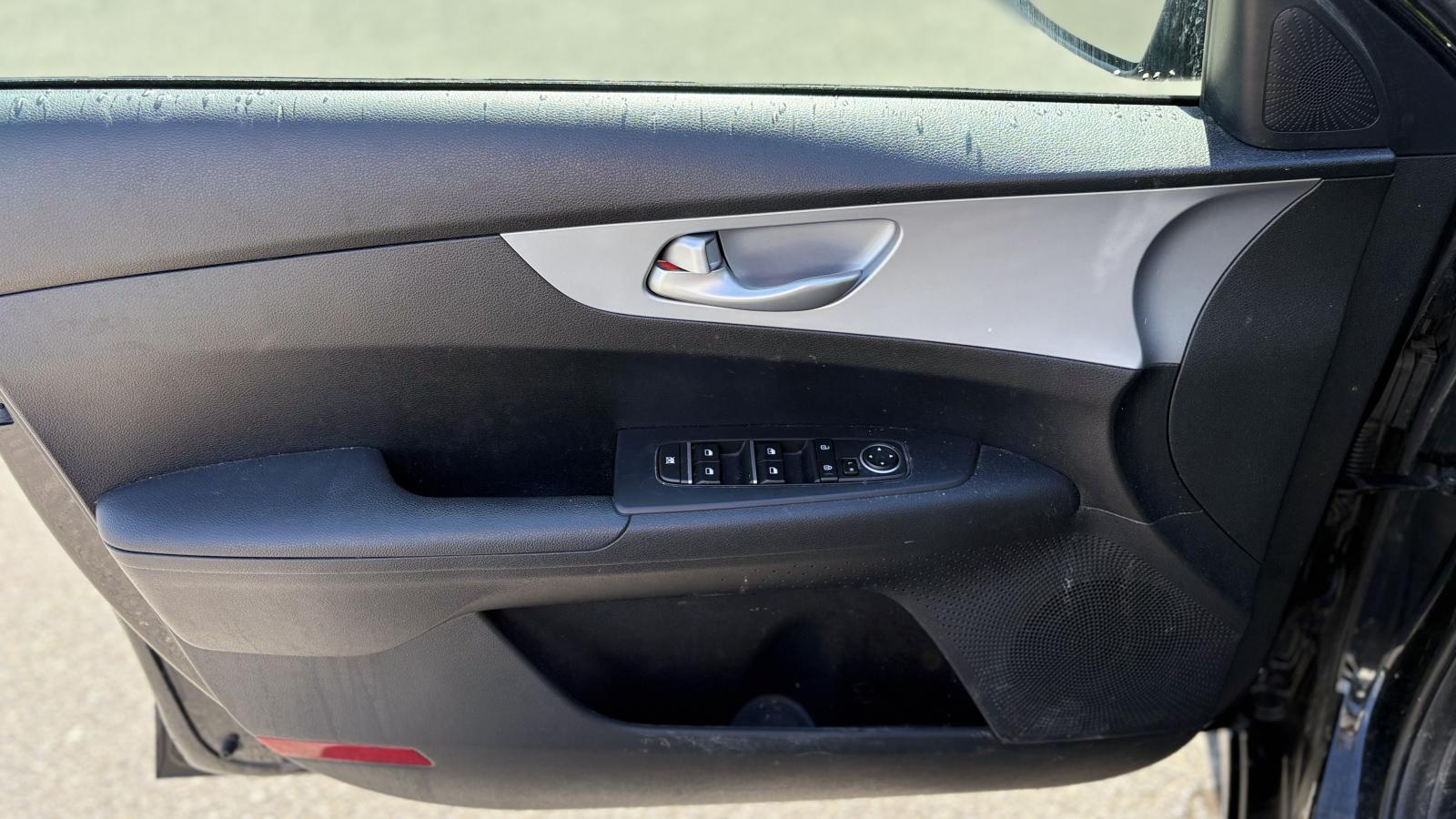 2022 Kia Forte - Image 10