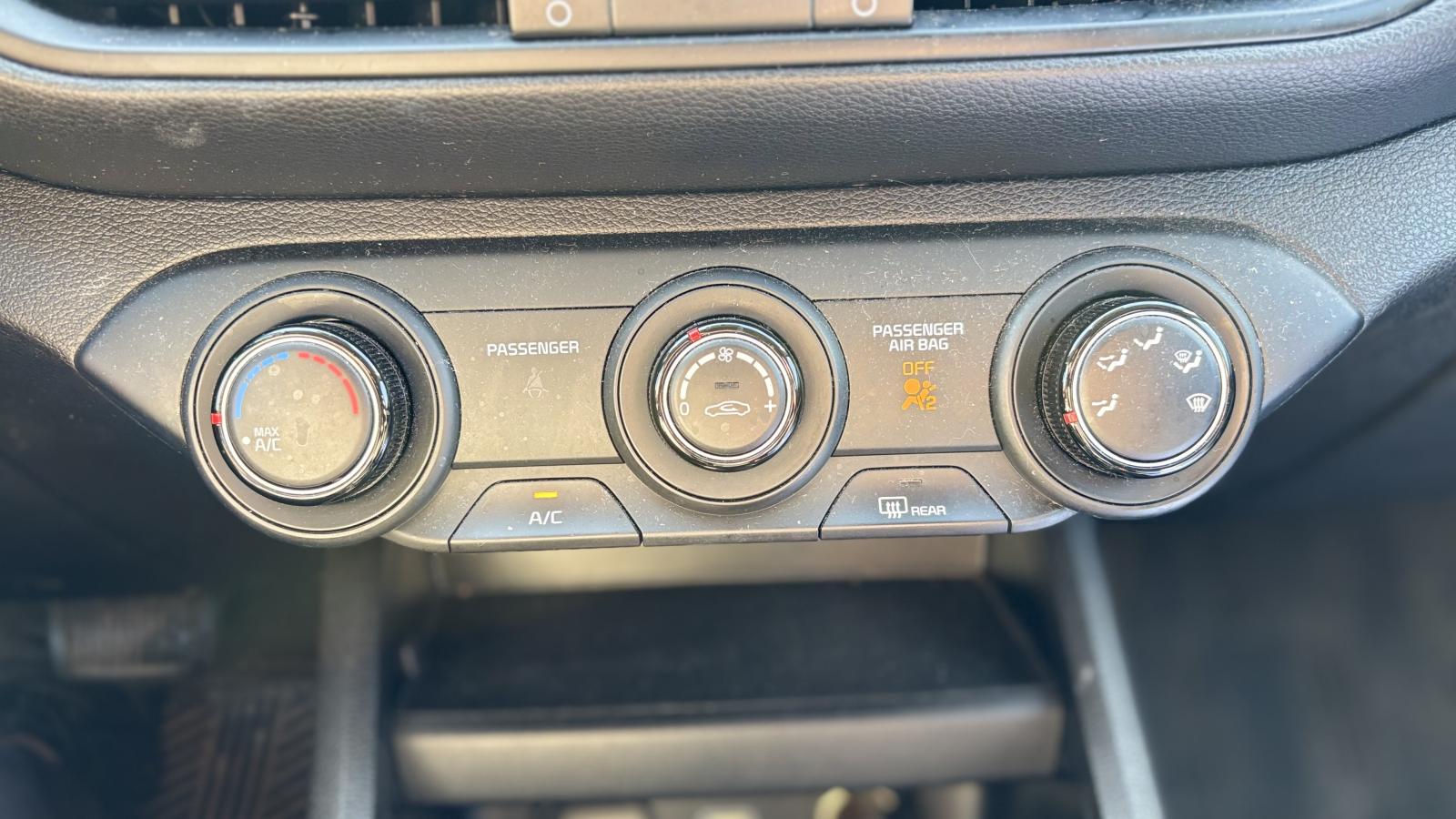 2022 Kia Forte - Image 23