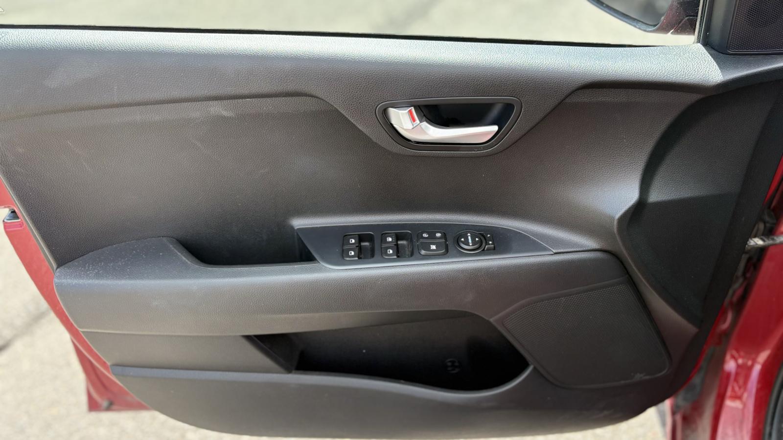 2022 Kia Rio5 - Image 9