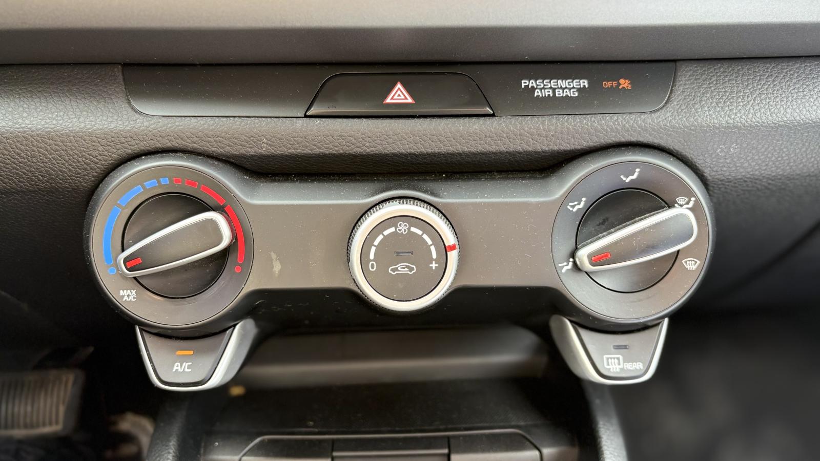 2022 Kia Rio5 - Image 22