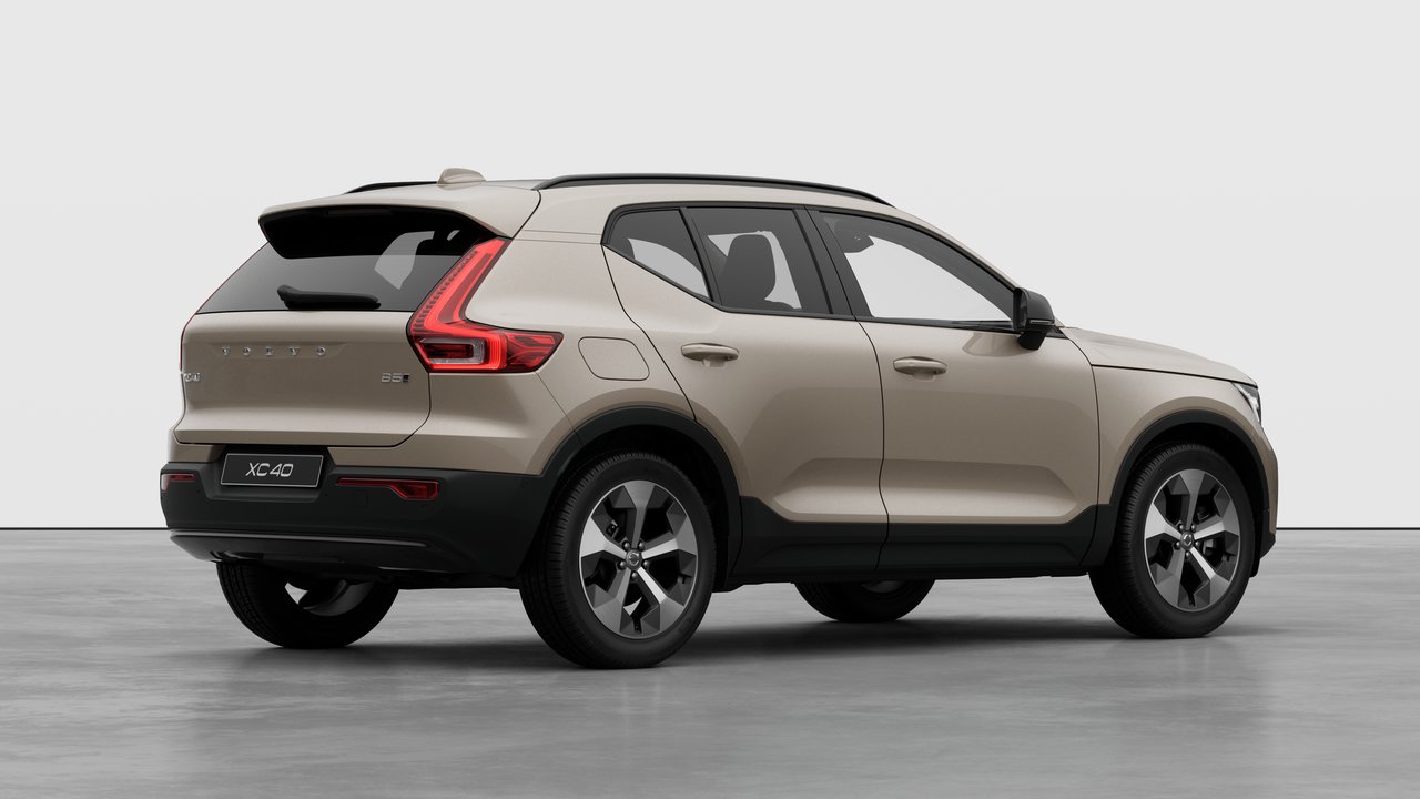 2026 Volvo XC40 - Image 4