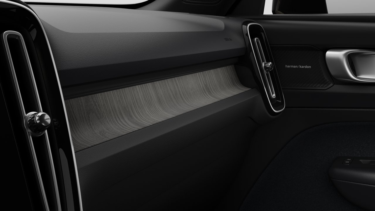 2026 Volvo XC40 - Image 9