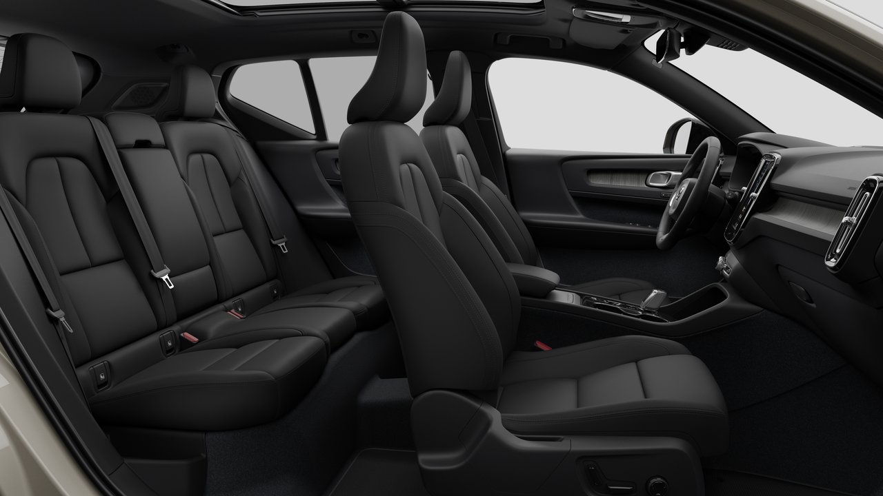 2026 Volvo XC40 - Image 13