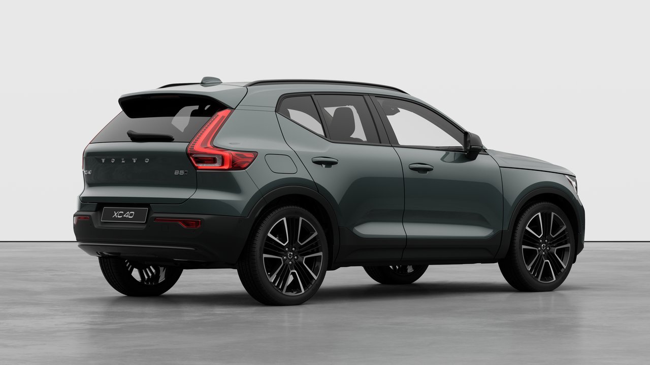 2026 Volvo XC40 - Image 4