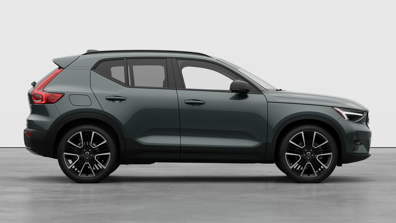 2026 Volvo XC40 - Image 7
