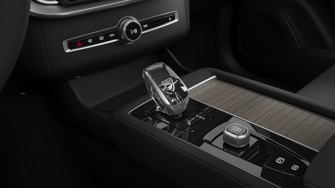 2026 Volvo XC90 Plug-In Hybrid - Image 11