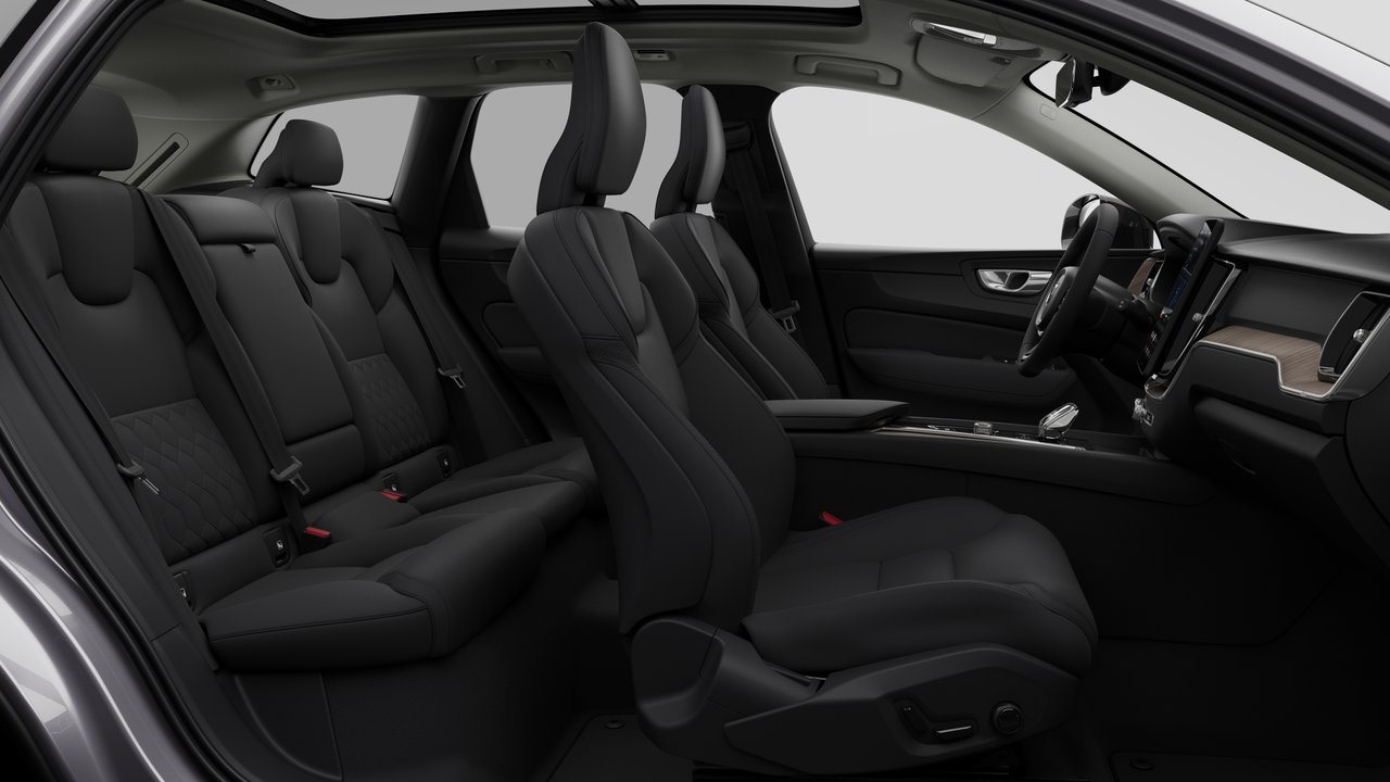 2026 Volvo XC60 - Image 13