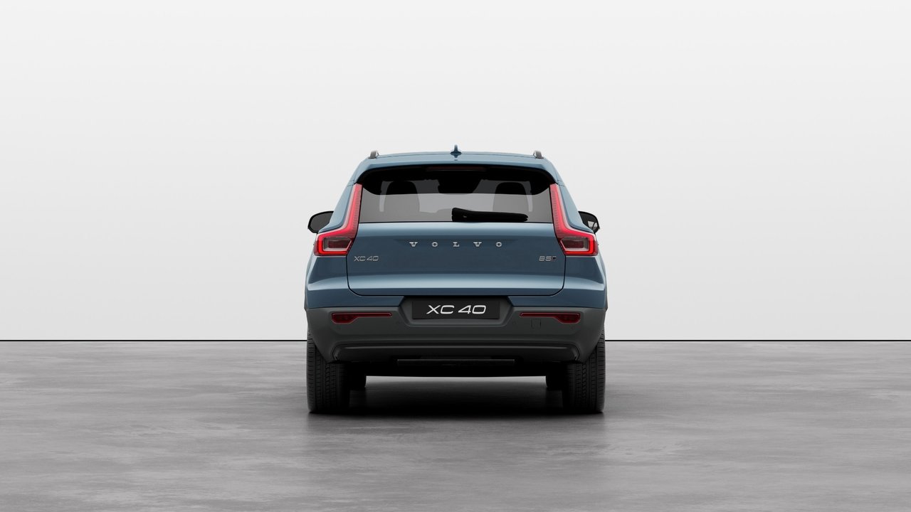 2025 Volvo XC40 - Image 4