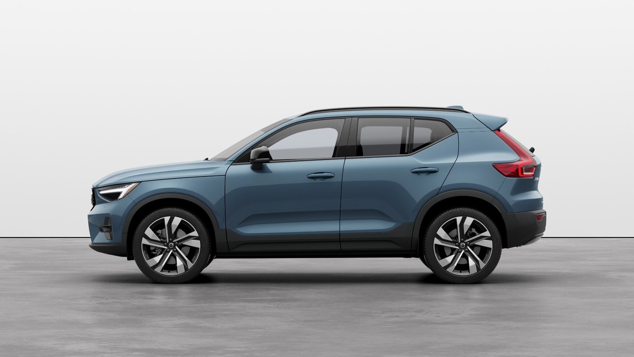 2025 Volvo XC40 - Image 6