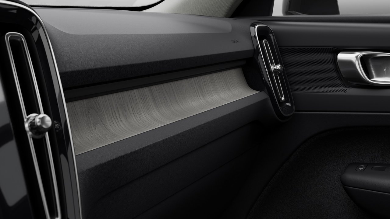 2025 Volvo XC40 - Image 7