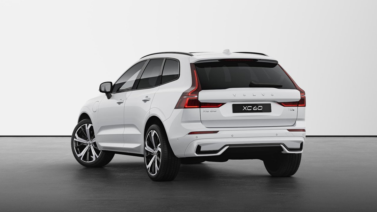2025 Volvo XC60 Plug-In Hybrid - Image 2